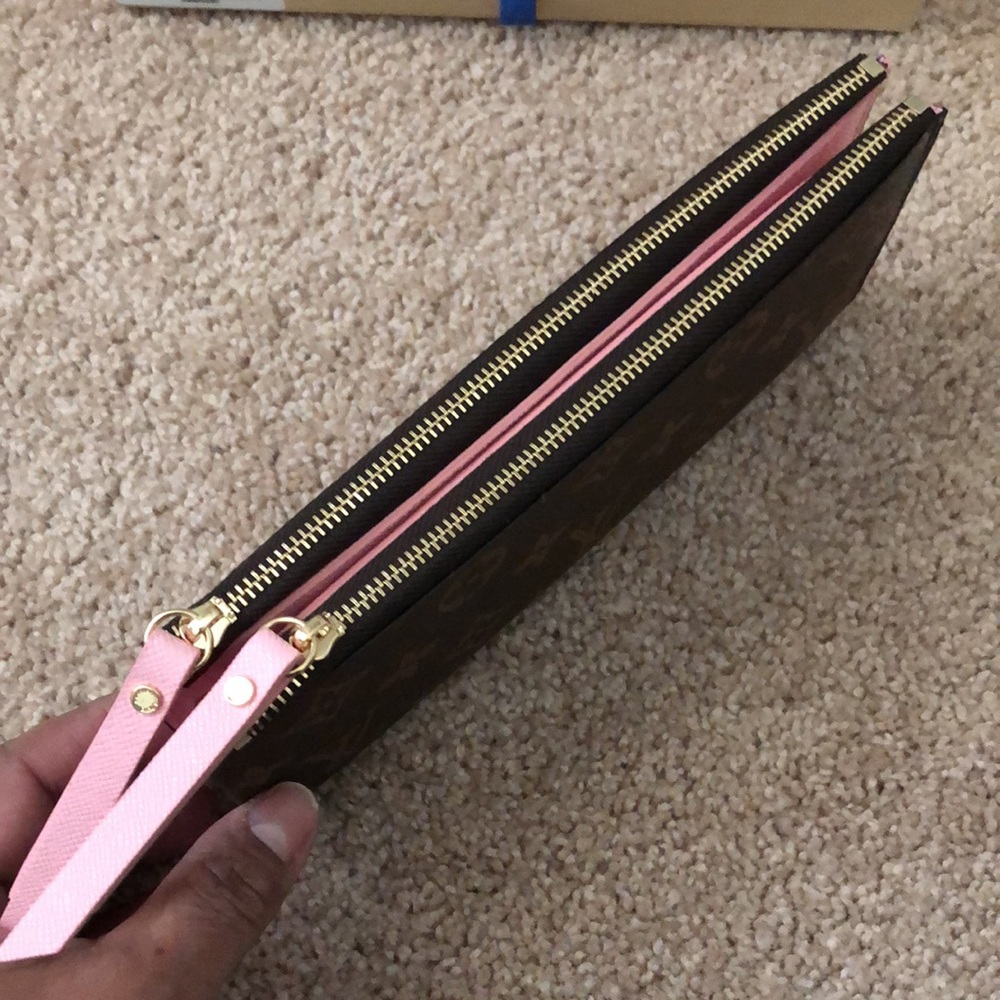 NWOT wallet - Picture 2 of 10